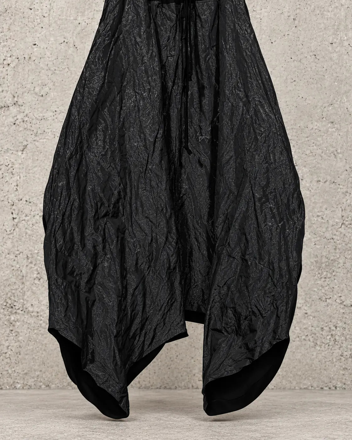 Pantalón balloon texturizado negro La Haine – vista 5 de 5
