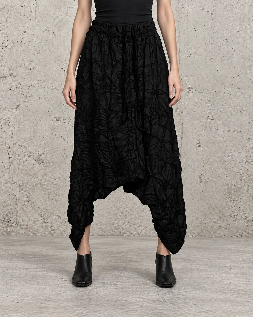 Pantalón harem texturizado negro La Haine