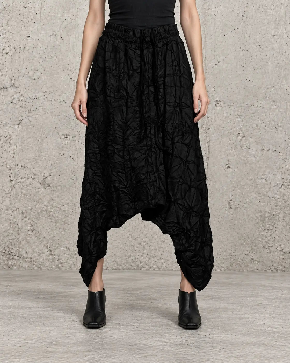 Pantalón harem texturizado negro La Haine