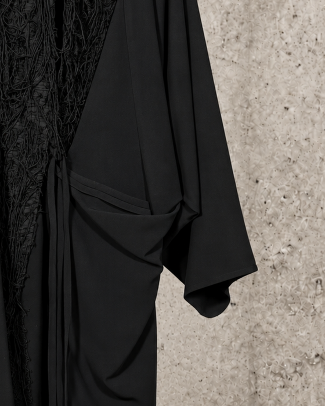 Chaqueta larga texturizada negra Manesera – vista 7 de 8