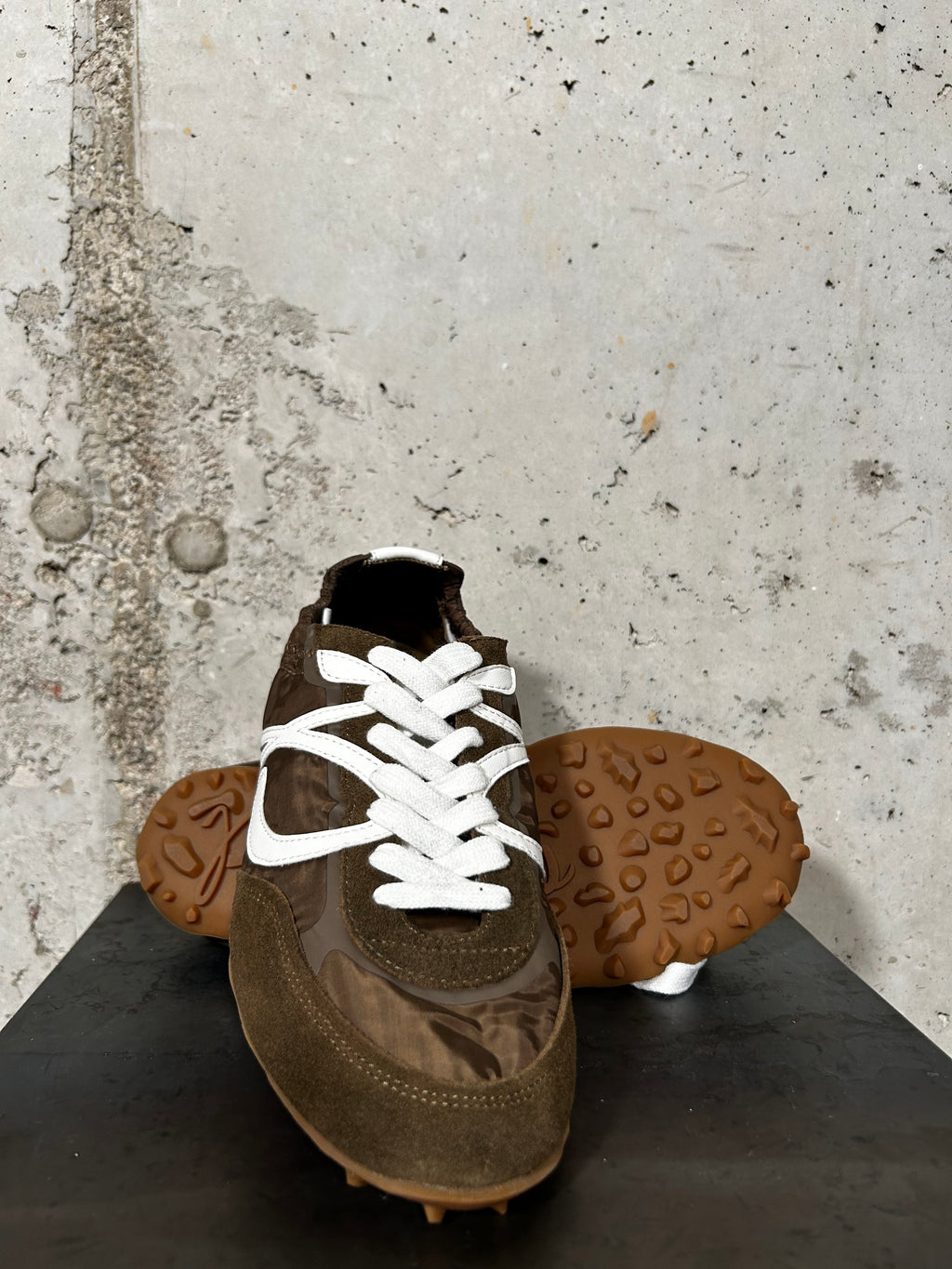 Zapatilla deportiva en marrón Palomitas