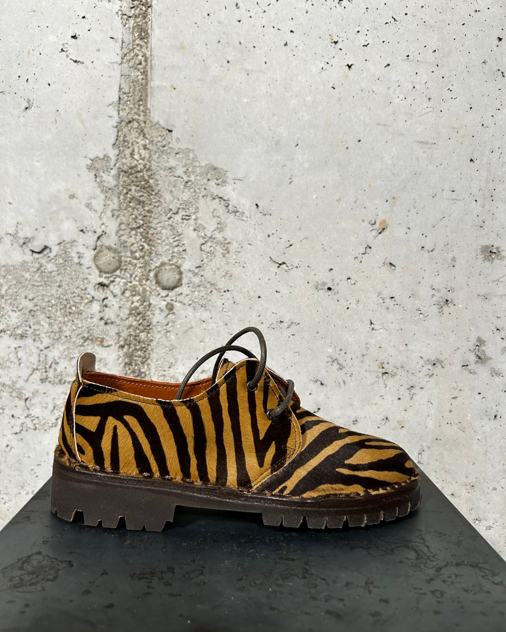 Zapato de cordones estampado tigre Bardasú