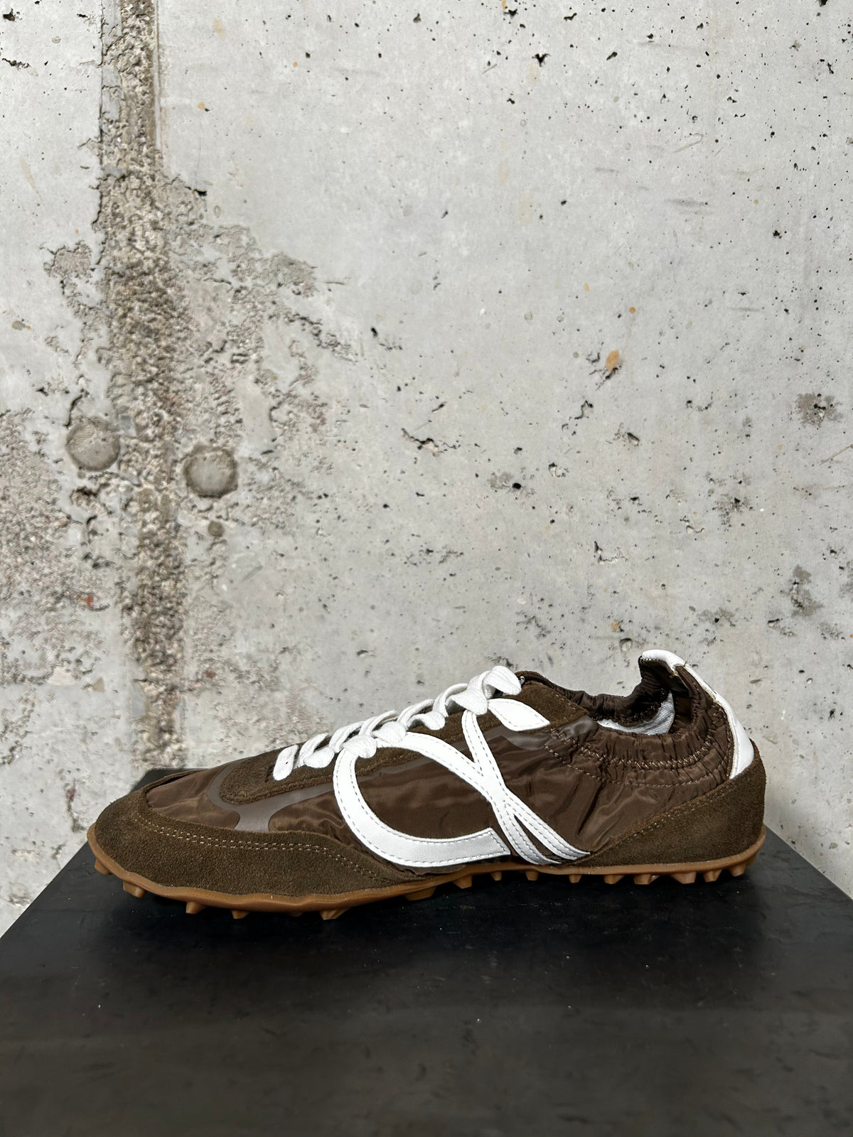 Zapatilla deportiva en marrón Palomitas