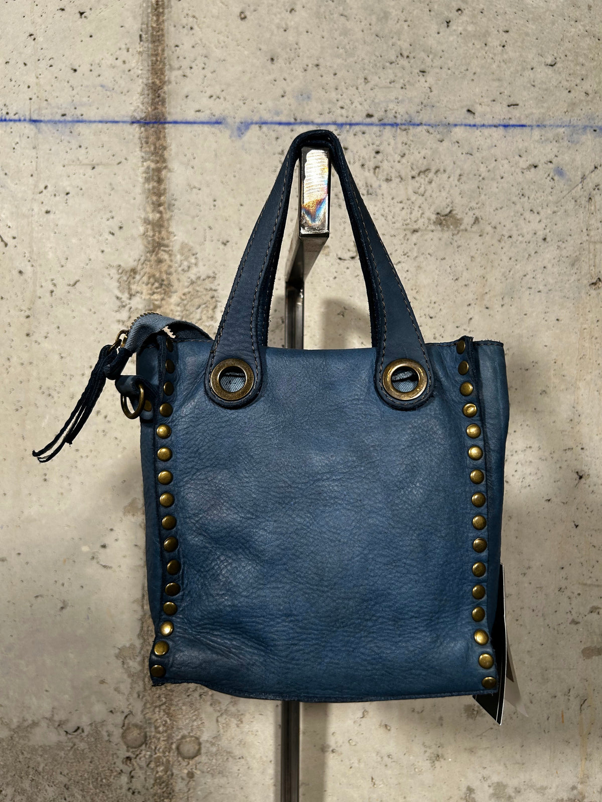 Bolso tote con tachuelas azul Bardasú