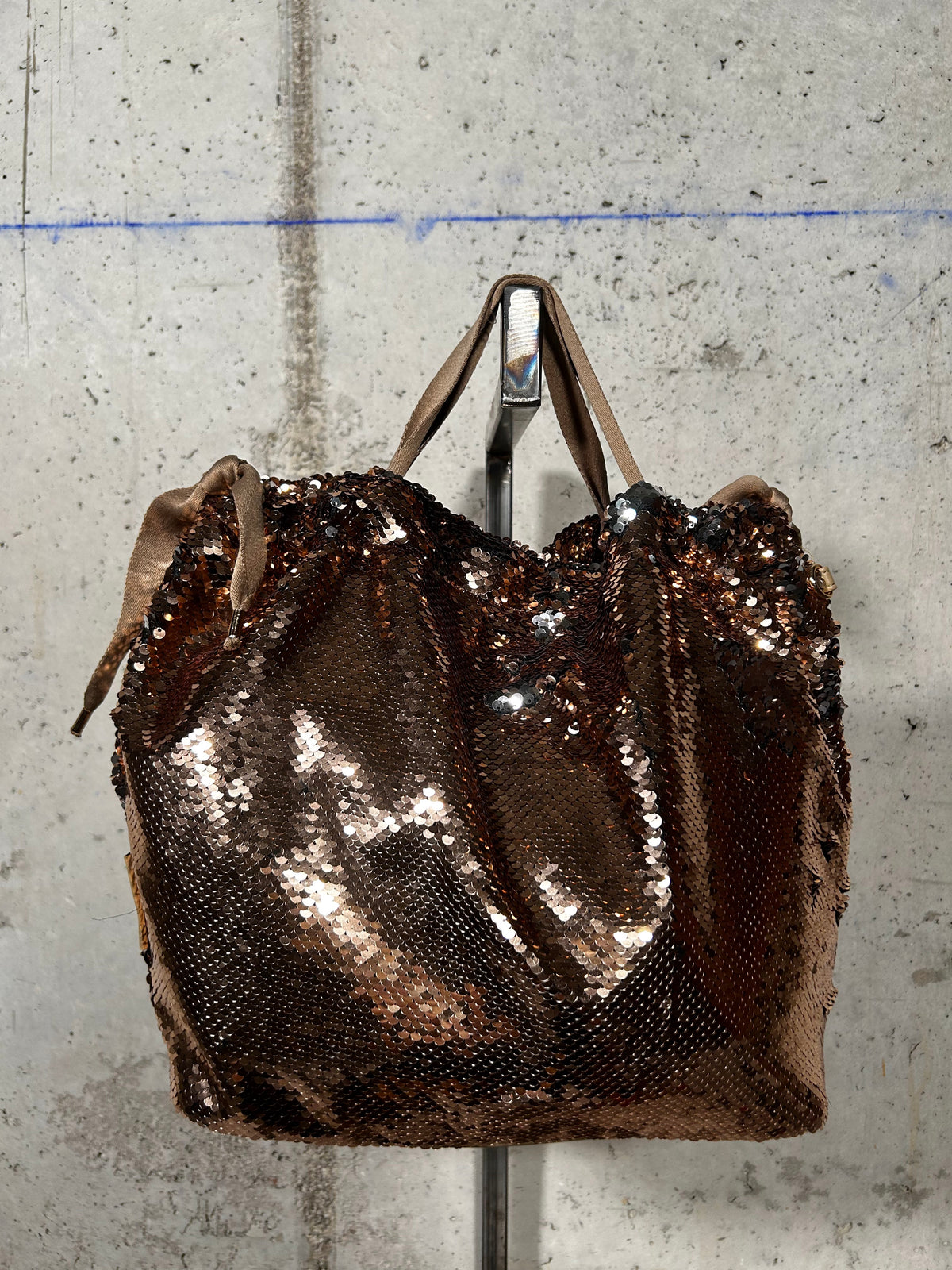 Bolso saco de lentejuelas oro Fri-Yay