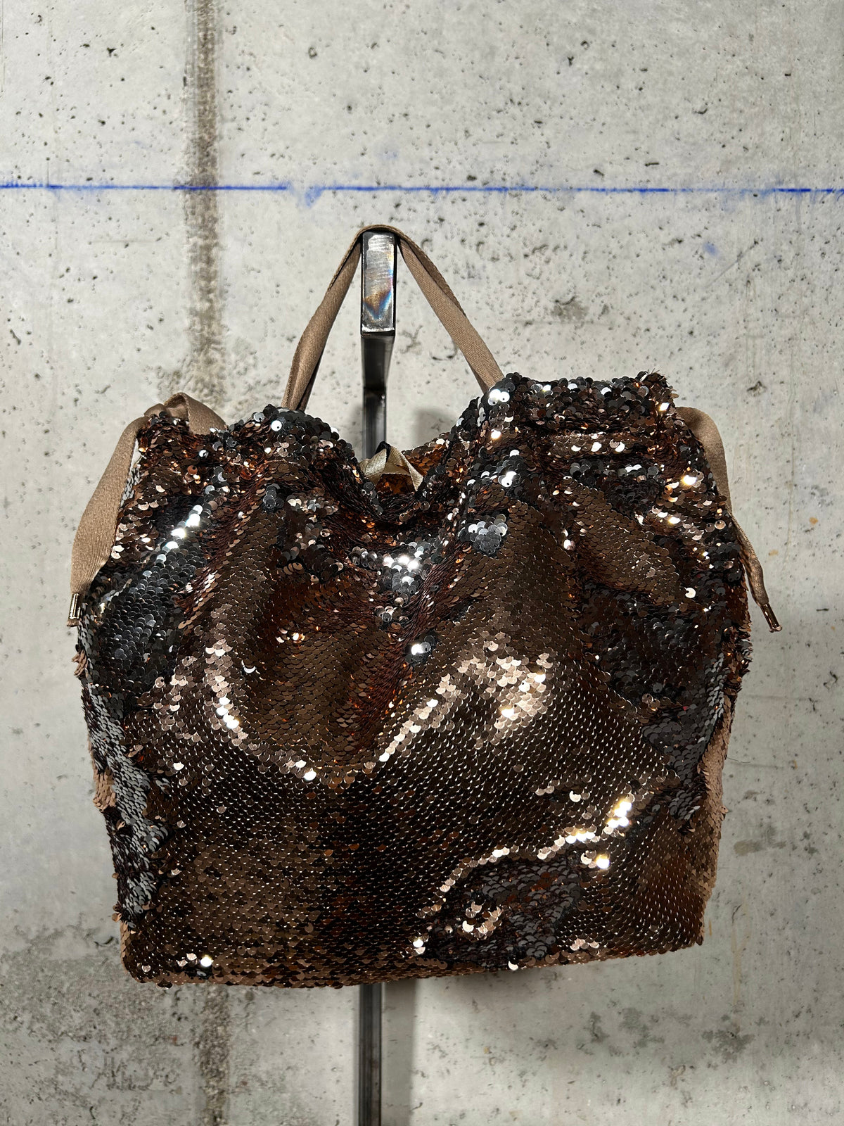 Bolso saco de lentejuelas oro Fri-Yay