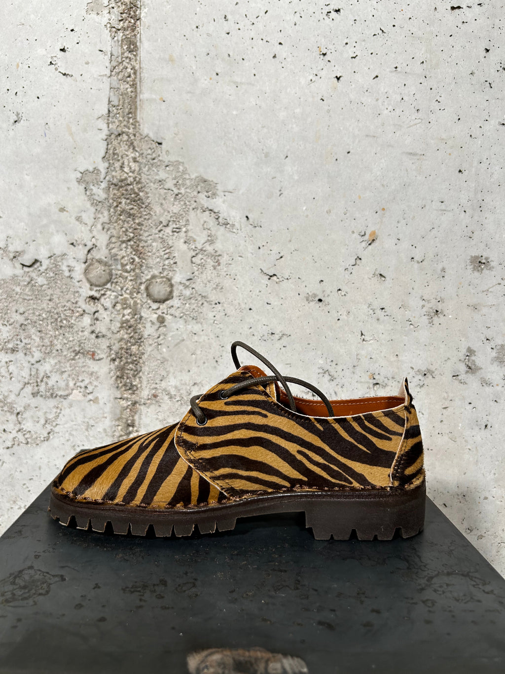 Zapato de cordones estampado tigre Bardasú