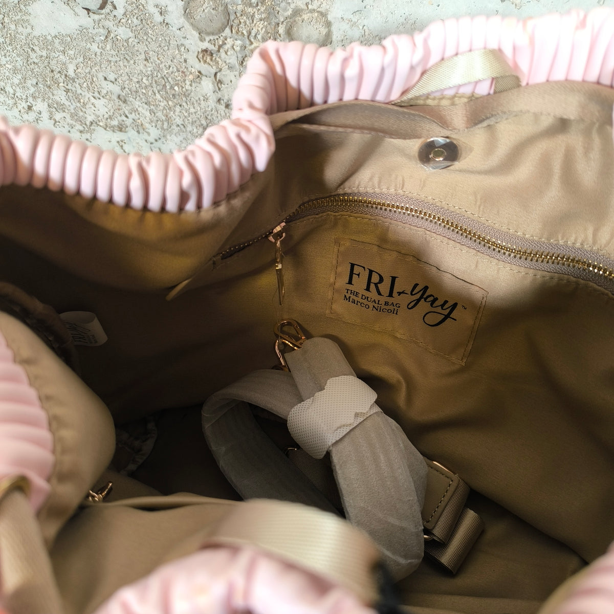 Bolso saco plisado rosa Marco Nicoli