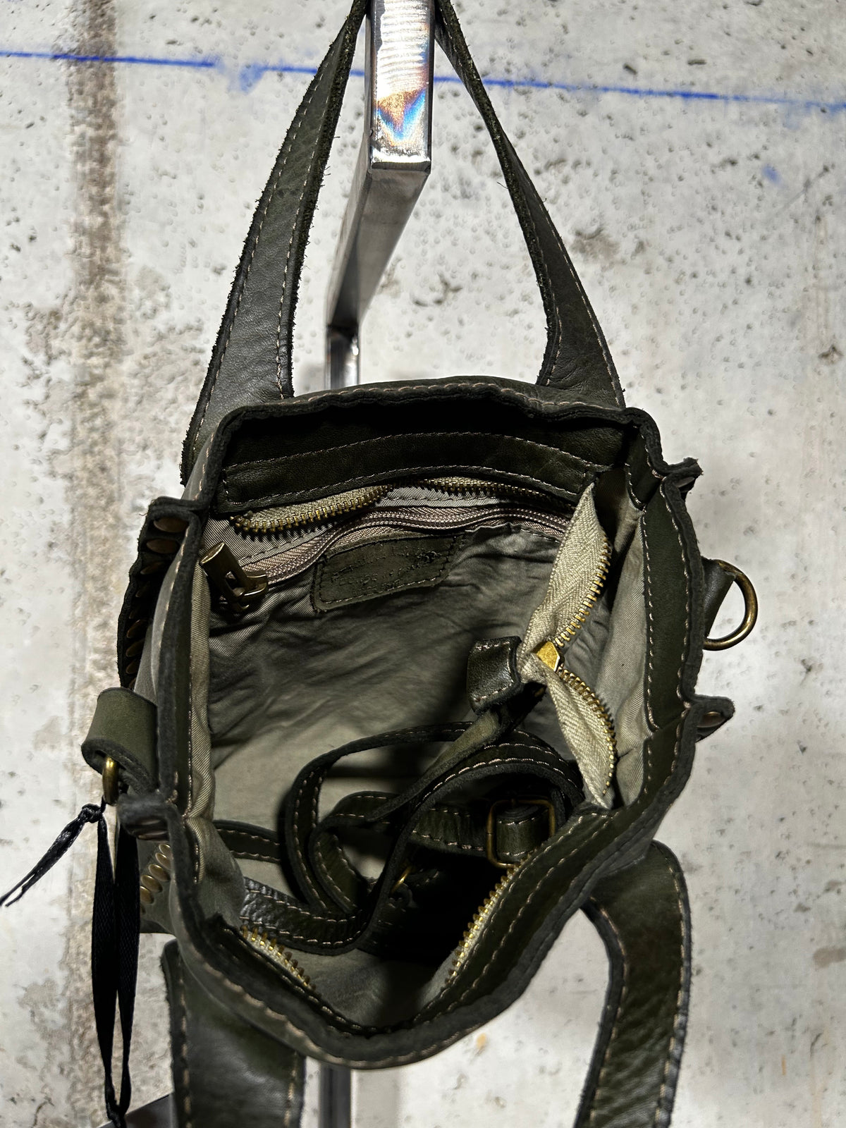 Bolso tote con tachuelas verde Bardasú