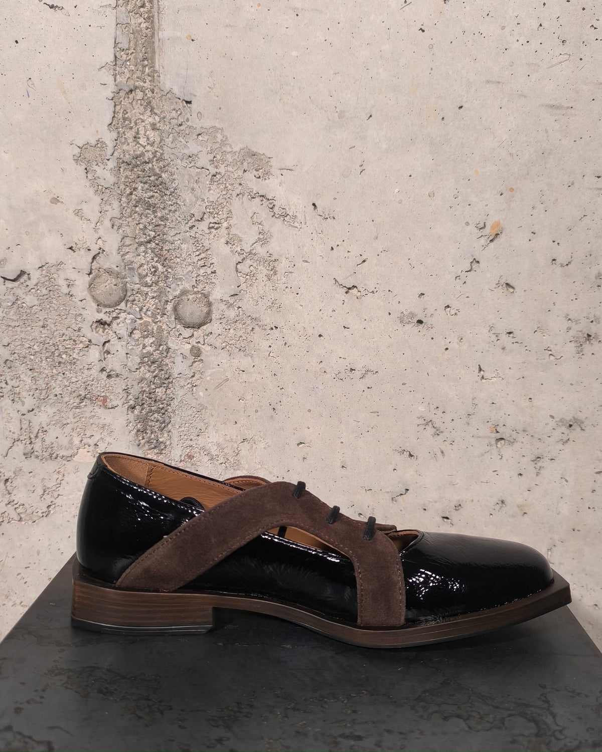 Zapato de cordones negro y marrón Nemonic