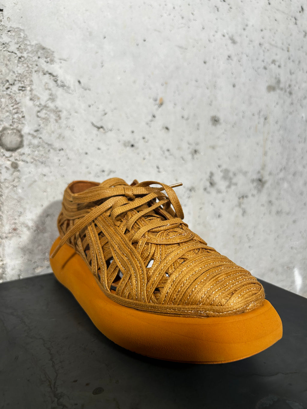 Zapatilla trenzada Nala ocre Paloma Barceló
