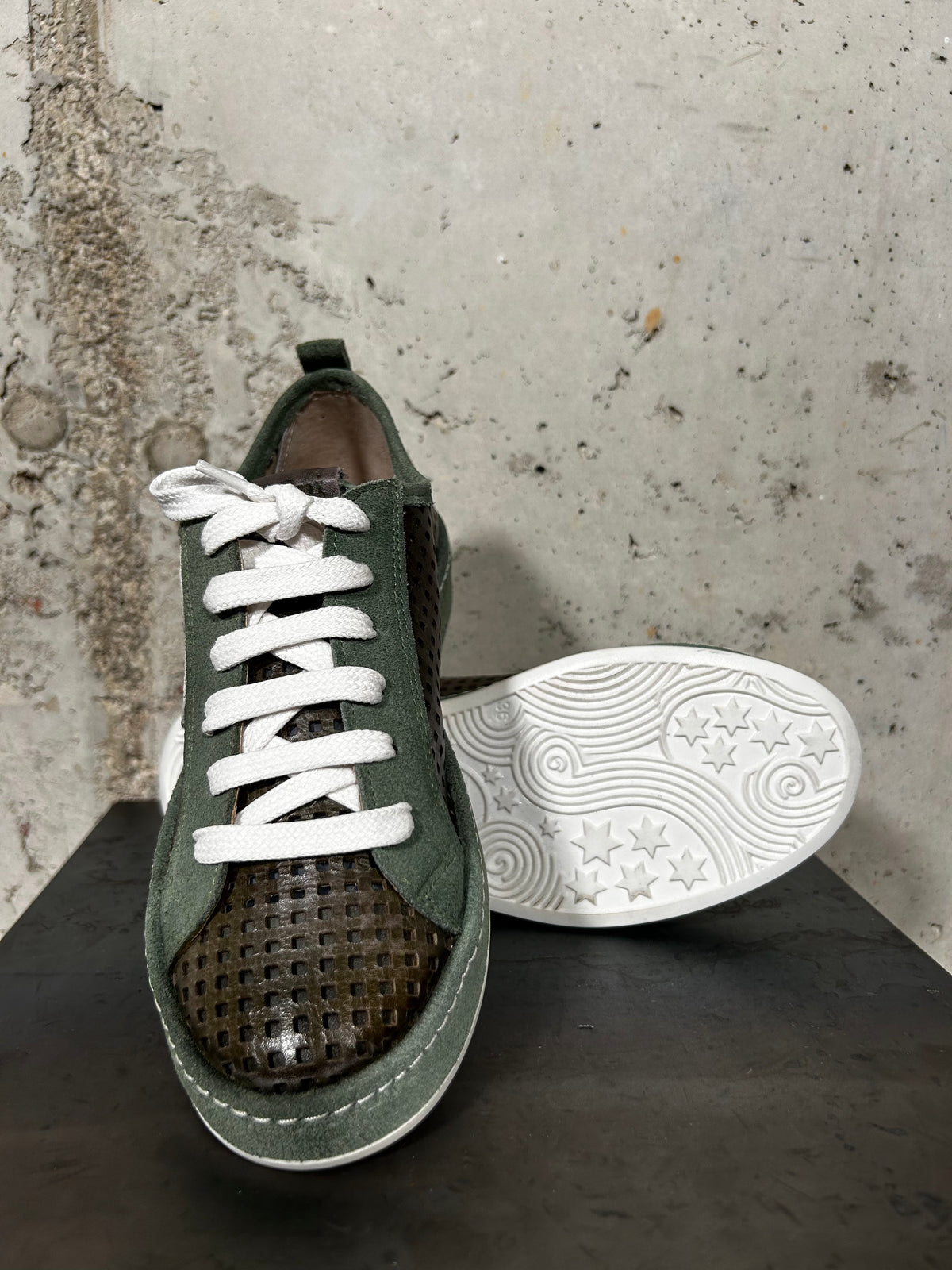 Zapatilla calada verde menta Felmini