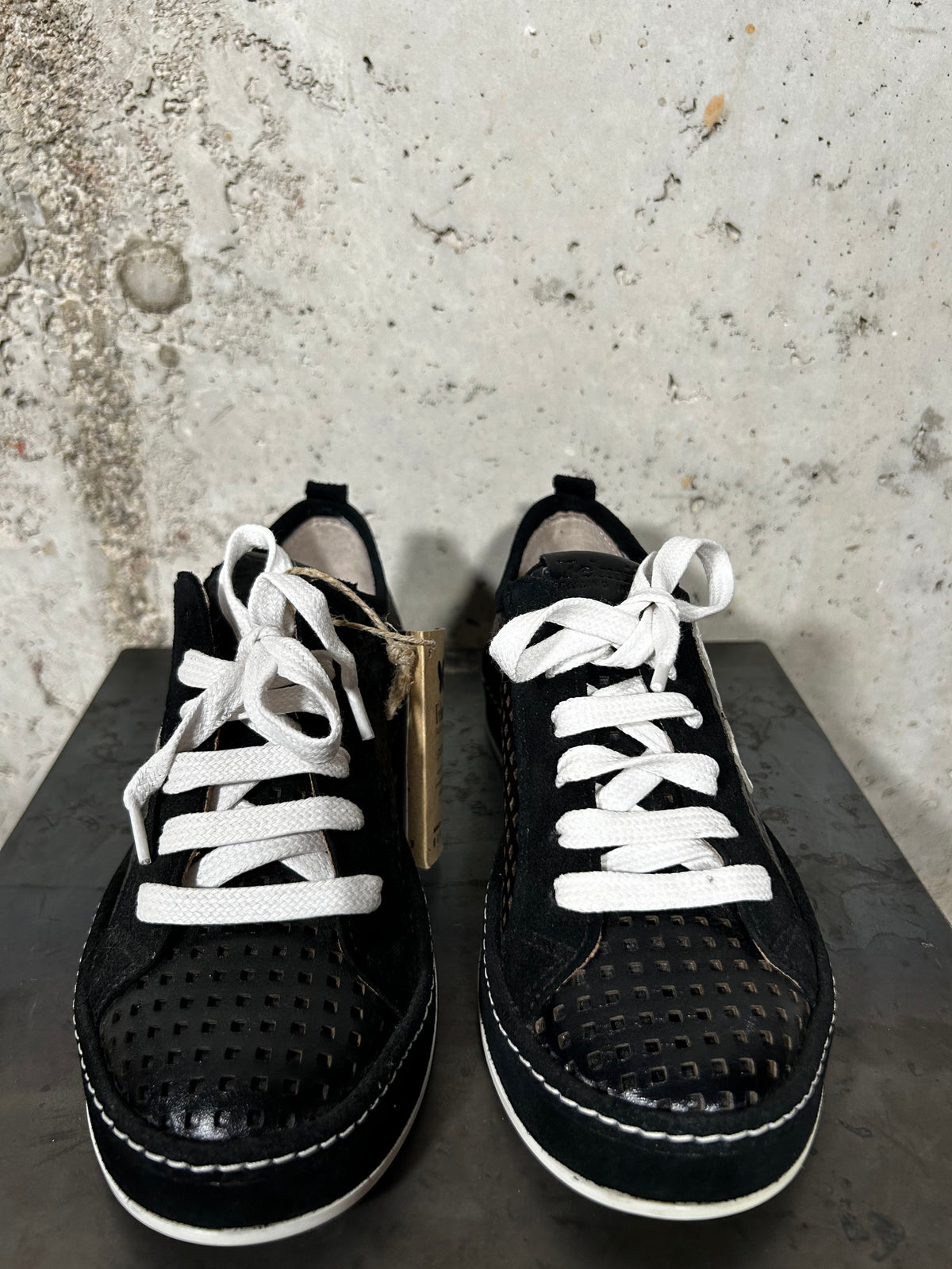 Zapatilla calada negra Felmini