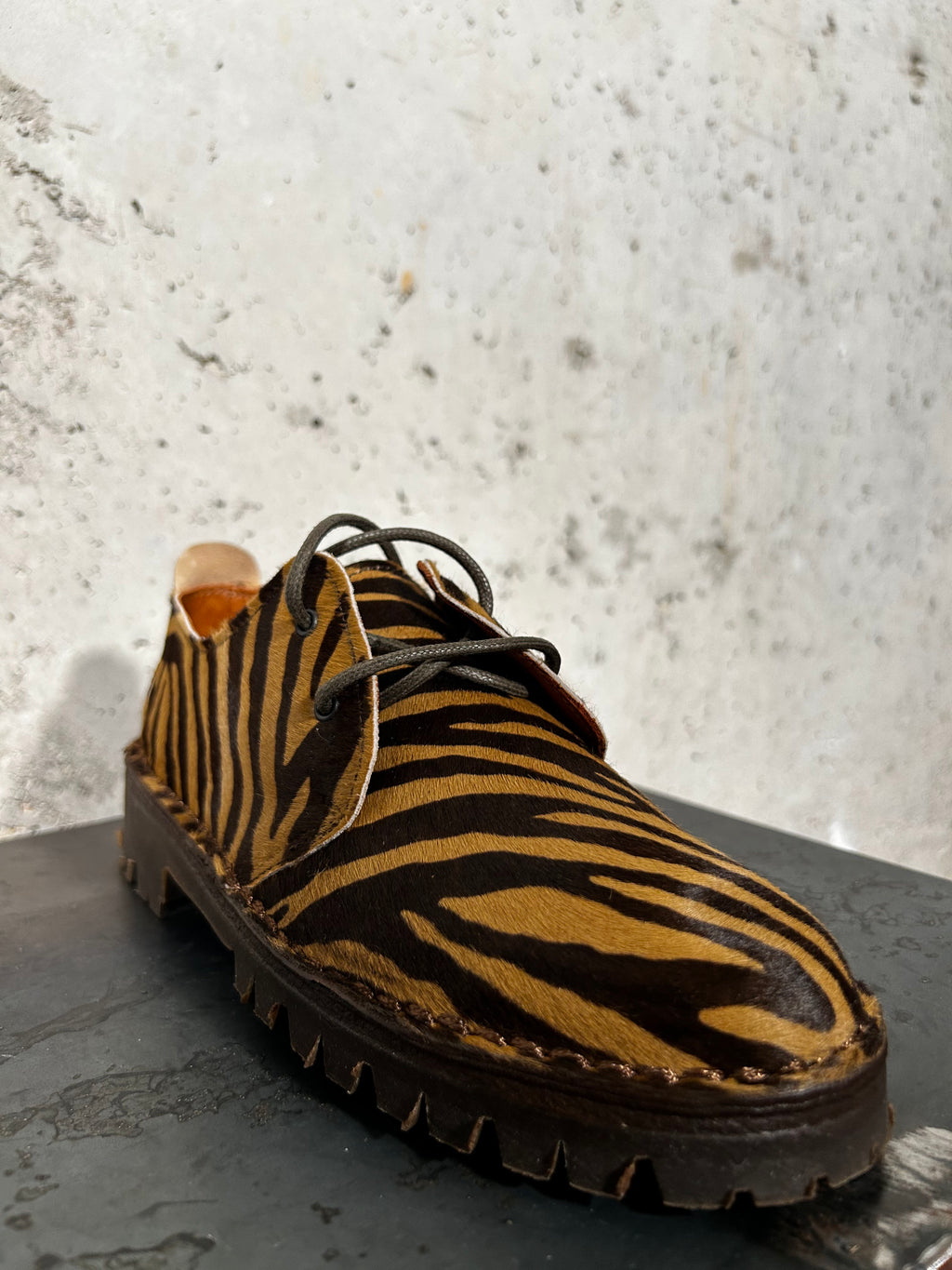 Zapato de cordones estampado tigre Bardasú