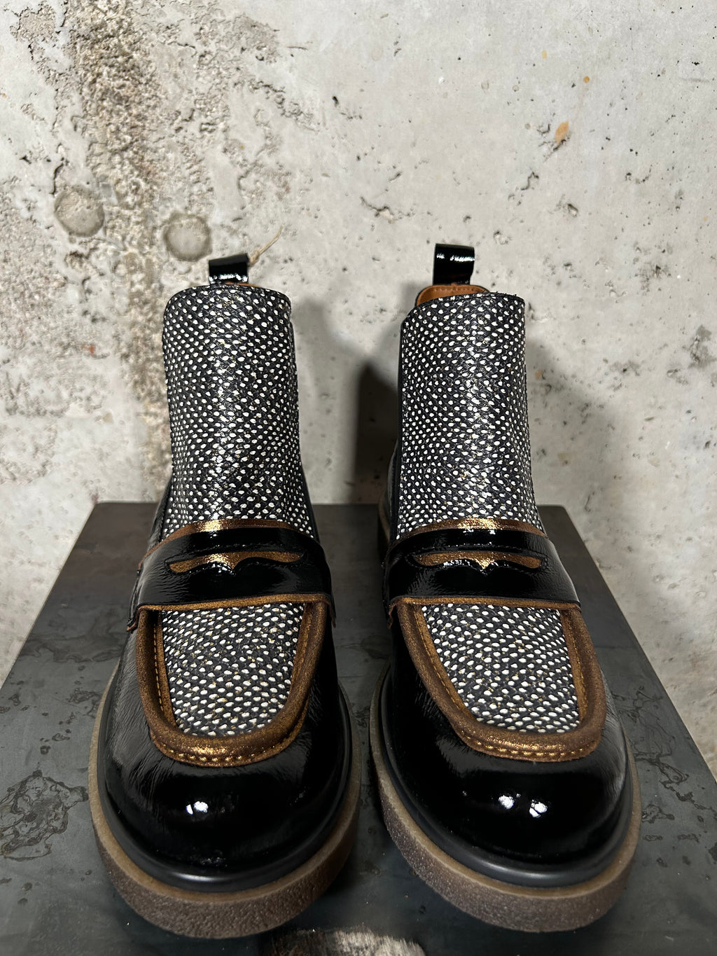 Botín negro y bronce Nemonic