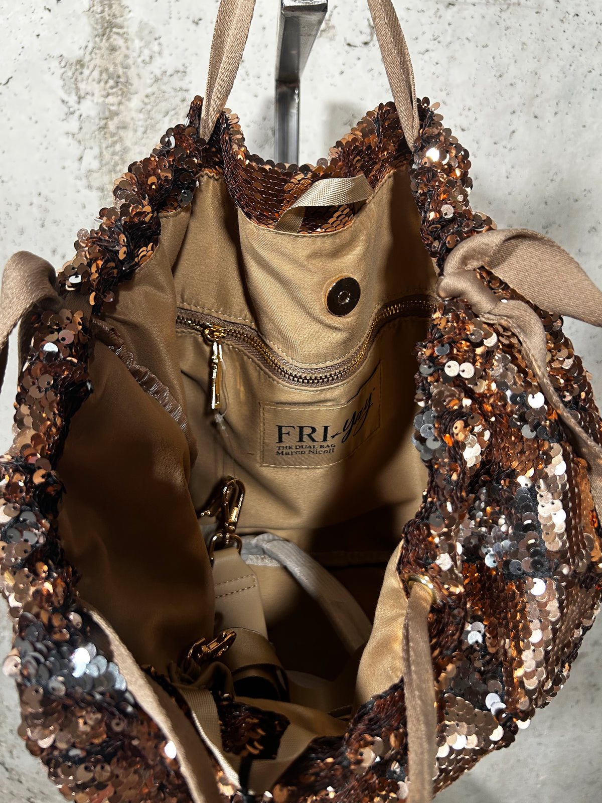 Bolso saco de lentejuelas oro Fri-Yay