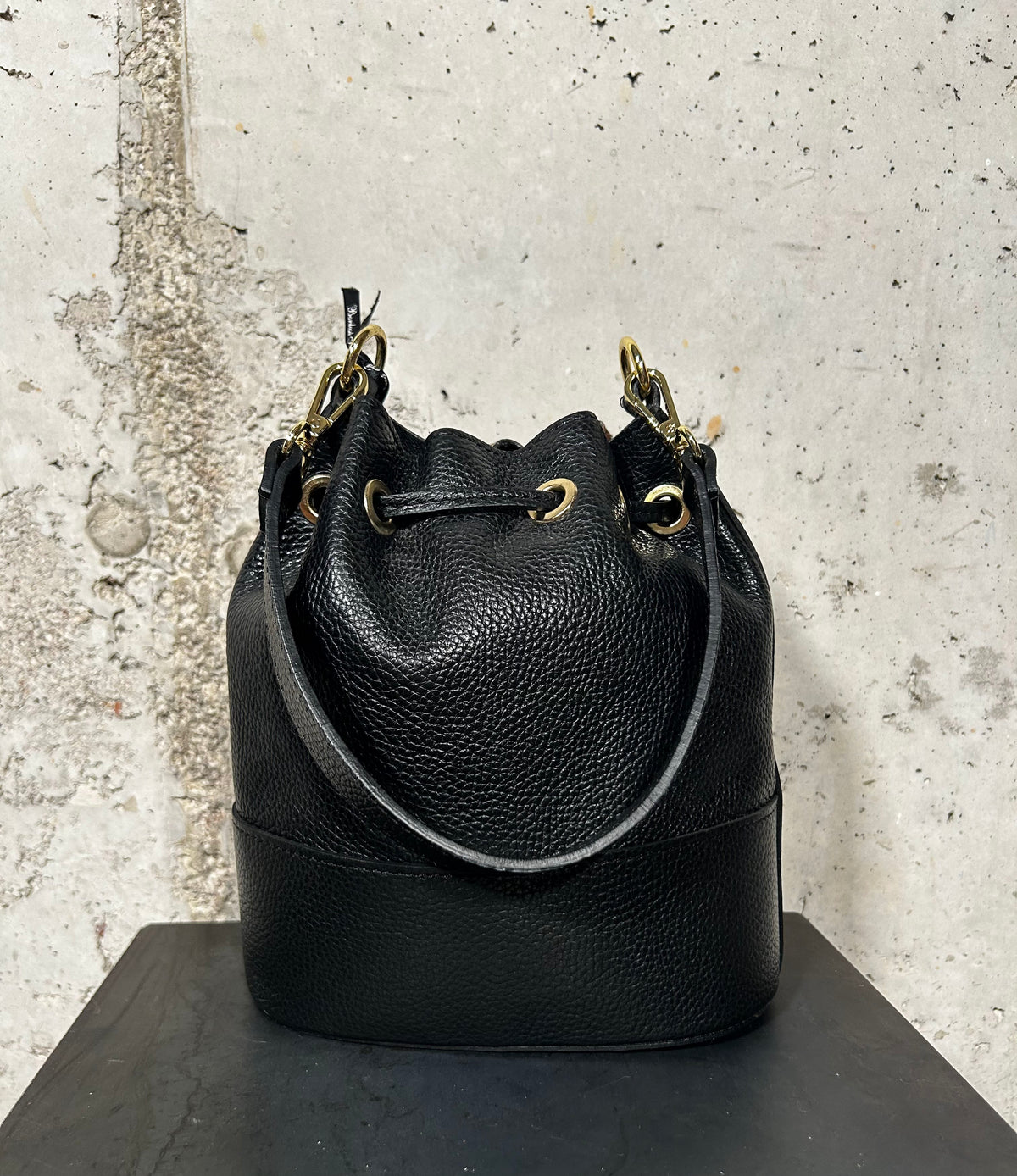 Bolso saco de piel de vaca Bardasú