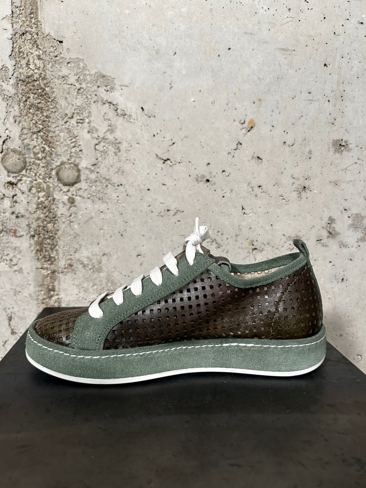 Zapatilla calada verde menta Felmini