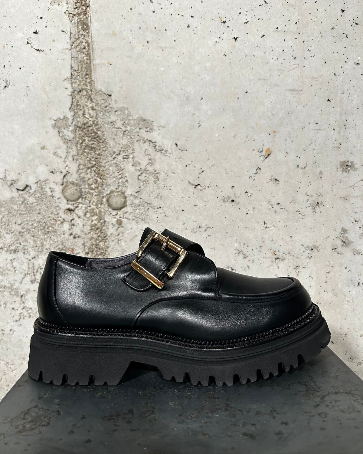 Mocasín con hebilla negro Bardasú