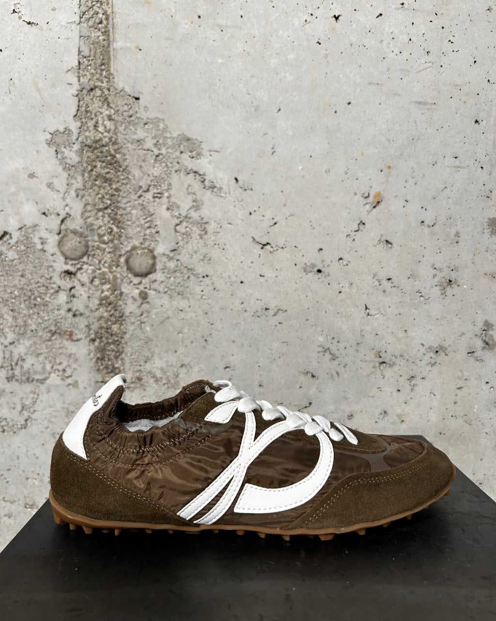 Zapatilla deportiva en marrón Palomitas