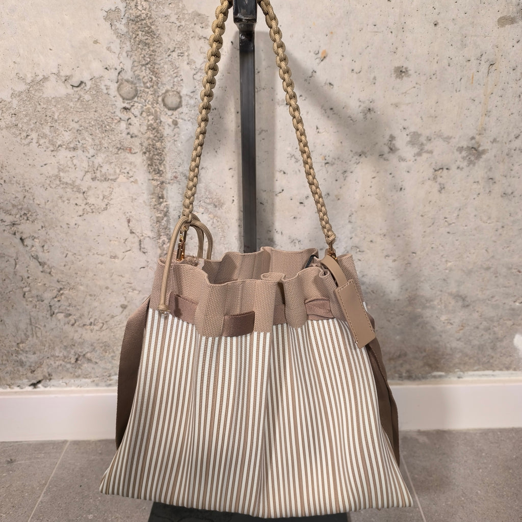 Bolso plisado beige Fri-Yay