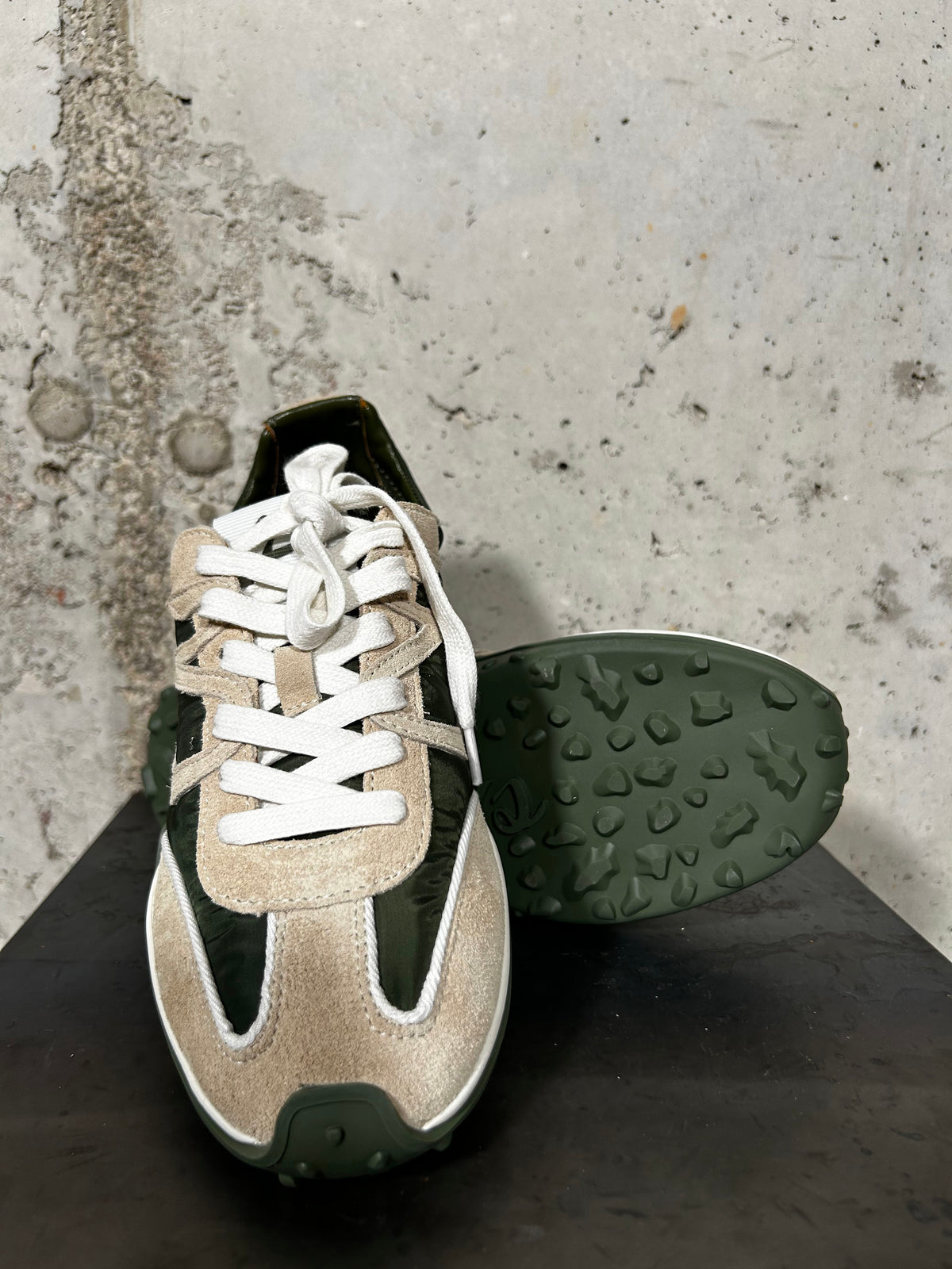 Zapatilla deportiva verde militar Palomitas