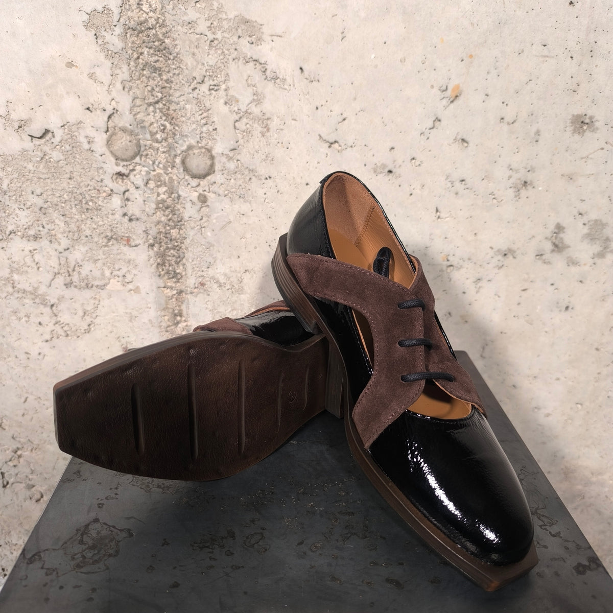 Zapato de cordones negro y marrón Nemonic