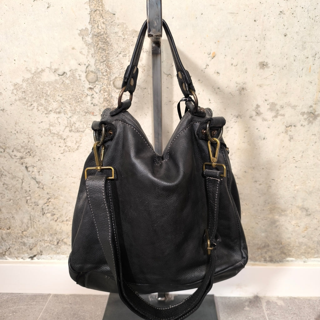 Bolso hobo de piel con solapa negro Bardasú