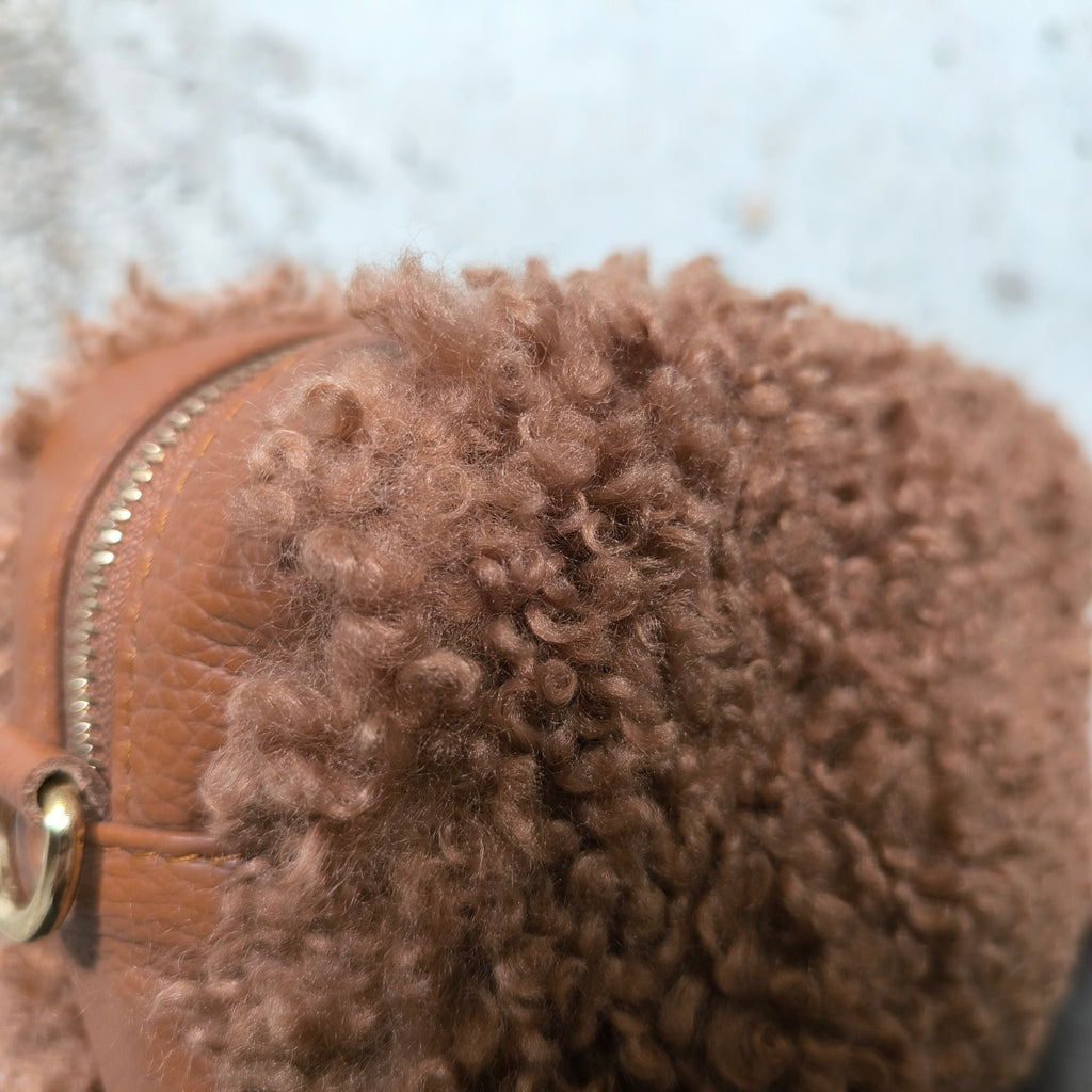 Bolso bandolera de borrego coñac Bardasú
