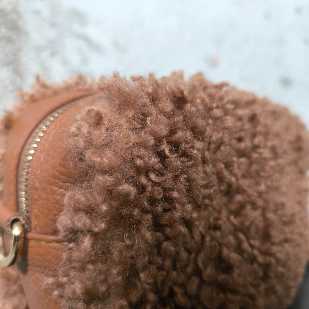 Bolso bandolera de borrego coñac Bardasú
