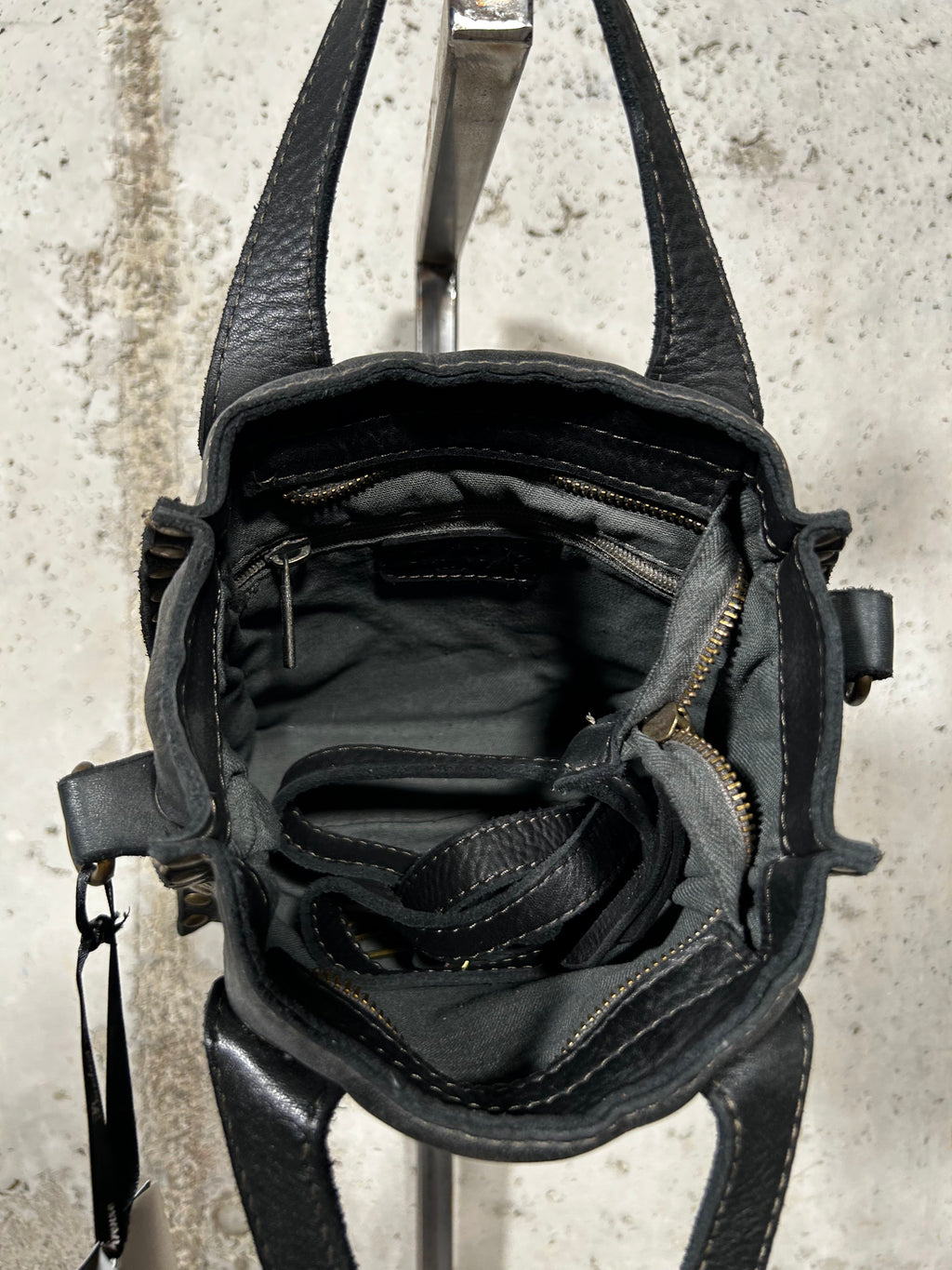 Bolso tote con tachuelas negro Bardasú
