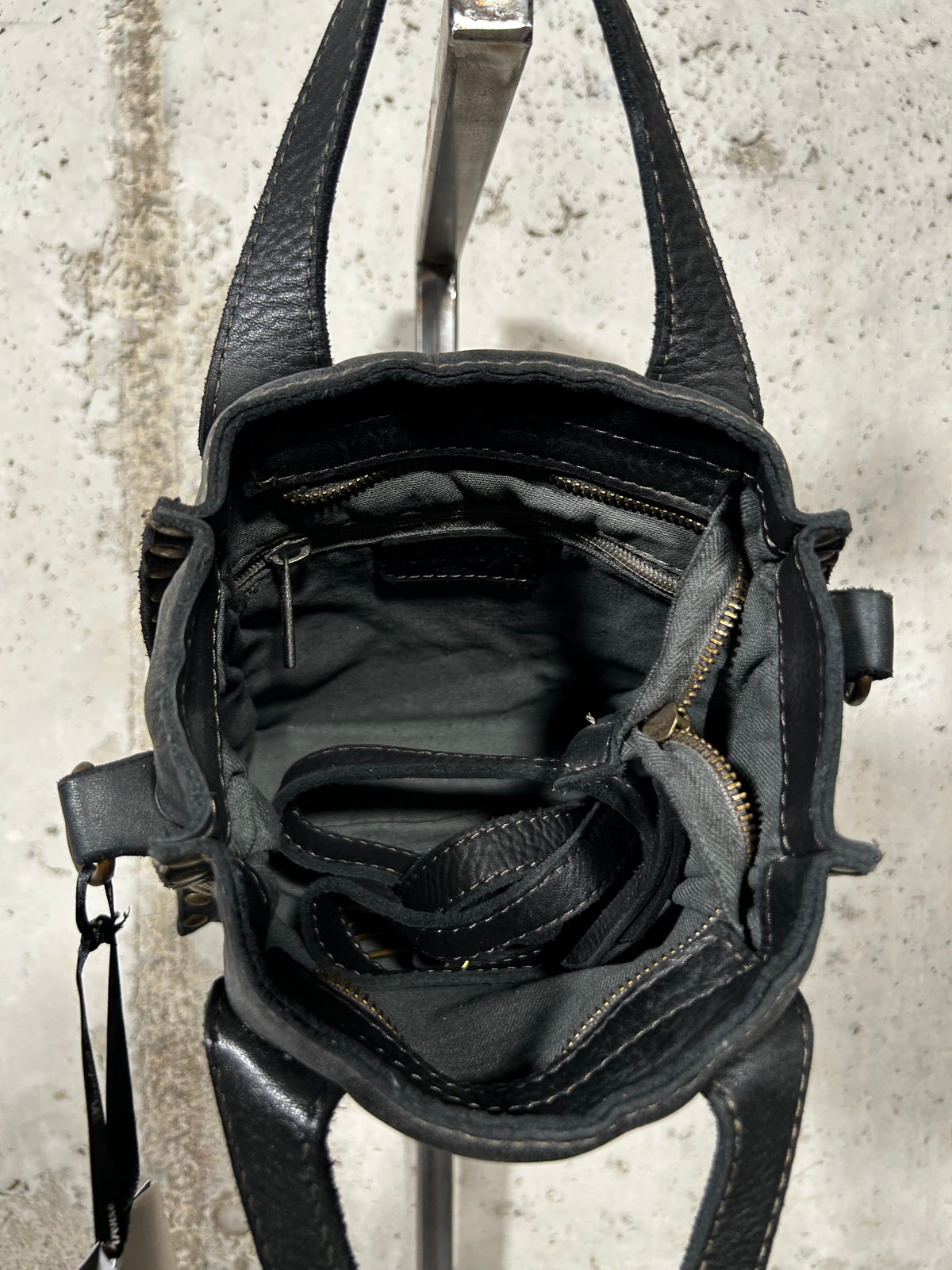 Bolso tote con tachuelas negro Bardasú