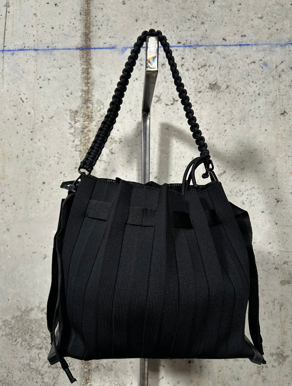 Bolso shopper plisado negro Fri-Yay