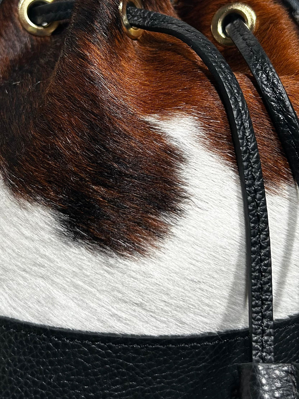 Bolso saco de piel de vaca Bardasú