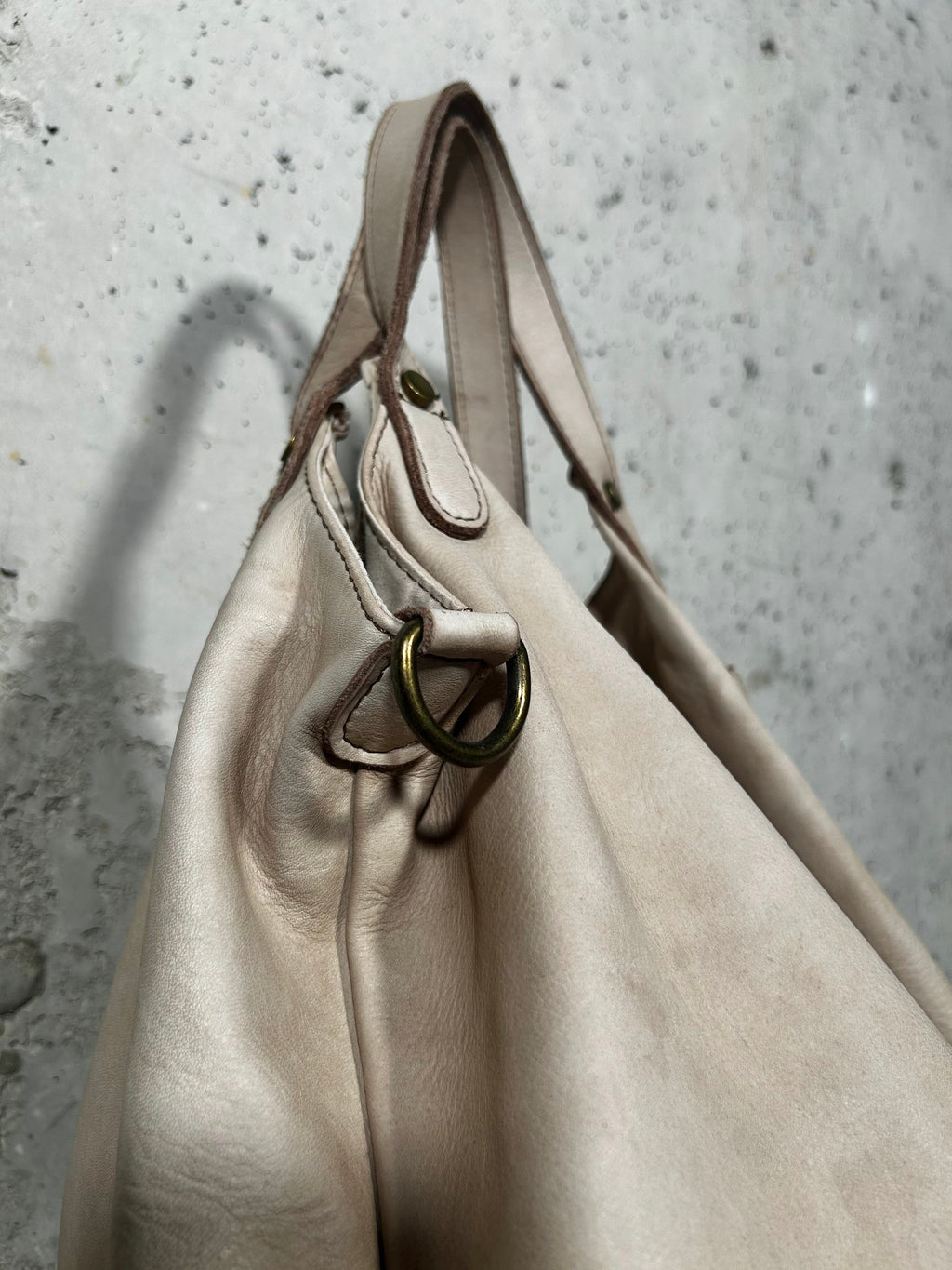 Bolso hobo de piel piedra Bardasú