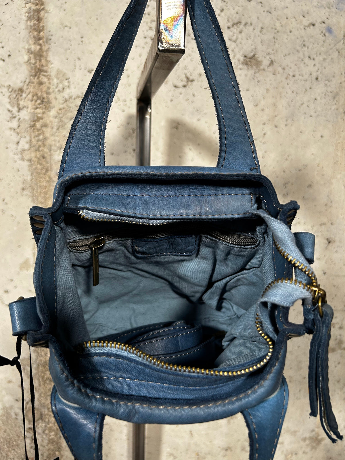 Bolso tote con tachuelas azul Bardasú