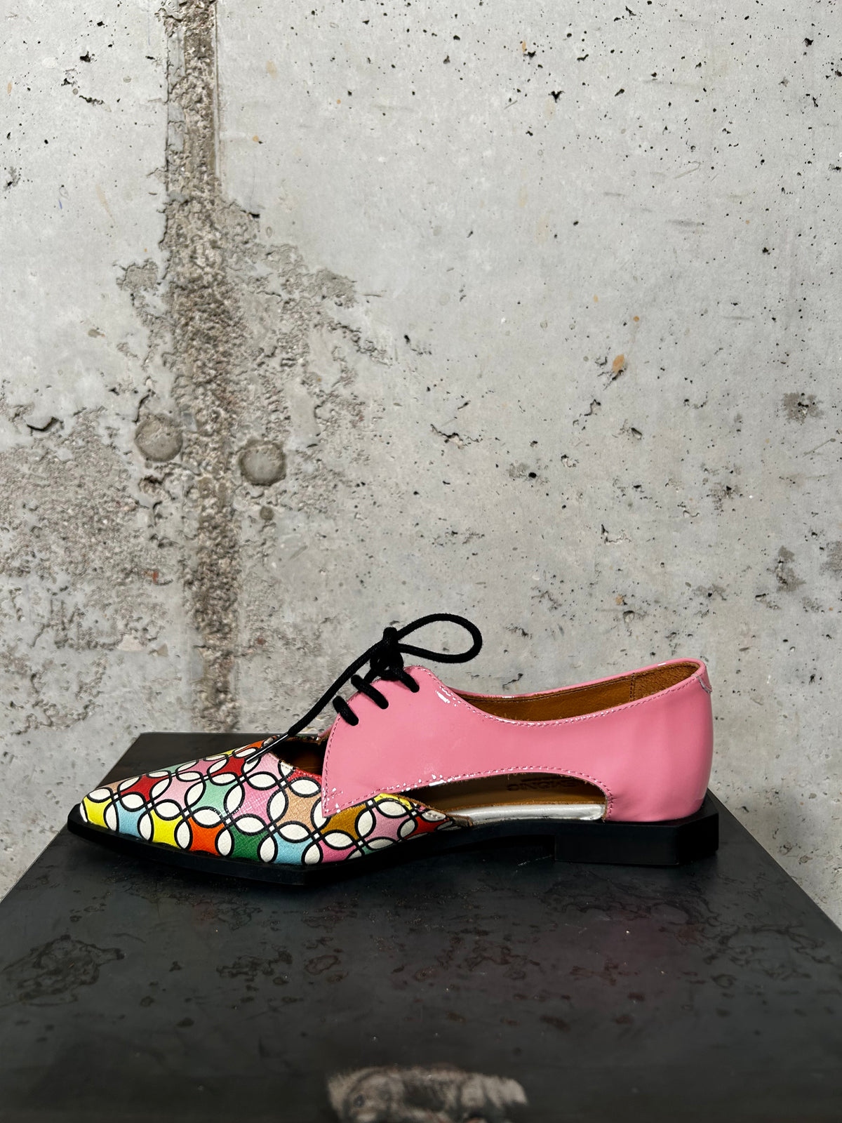 Zapato calado rosa multicolor Bardasú
