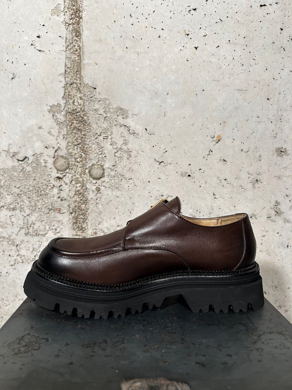 Mocasín con hebilla marrón chocolate Bardasú