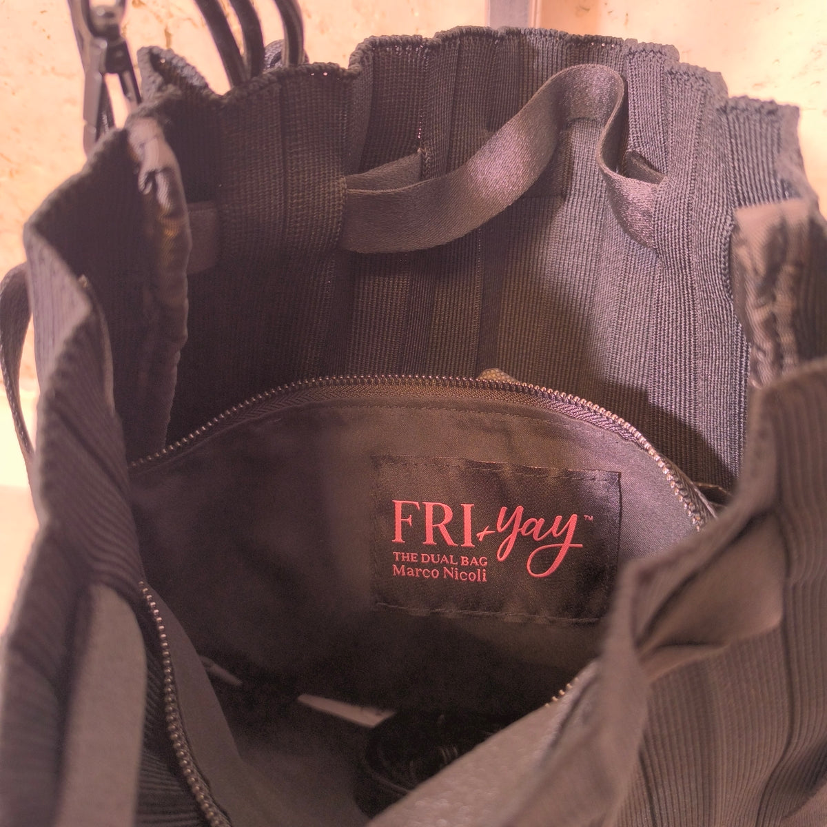 Bolso plisado negro Fri-Yay