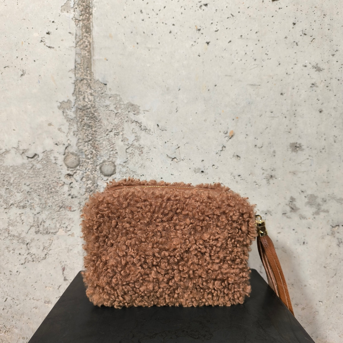 Bolso bandolera de borrego coñac Bardasú