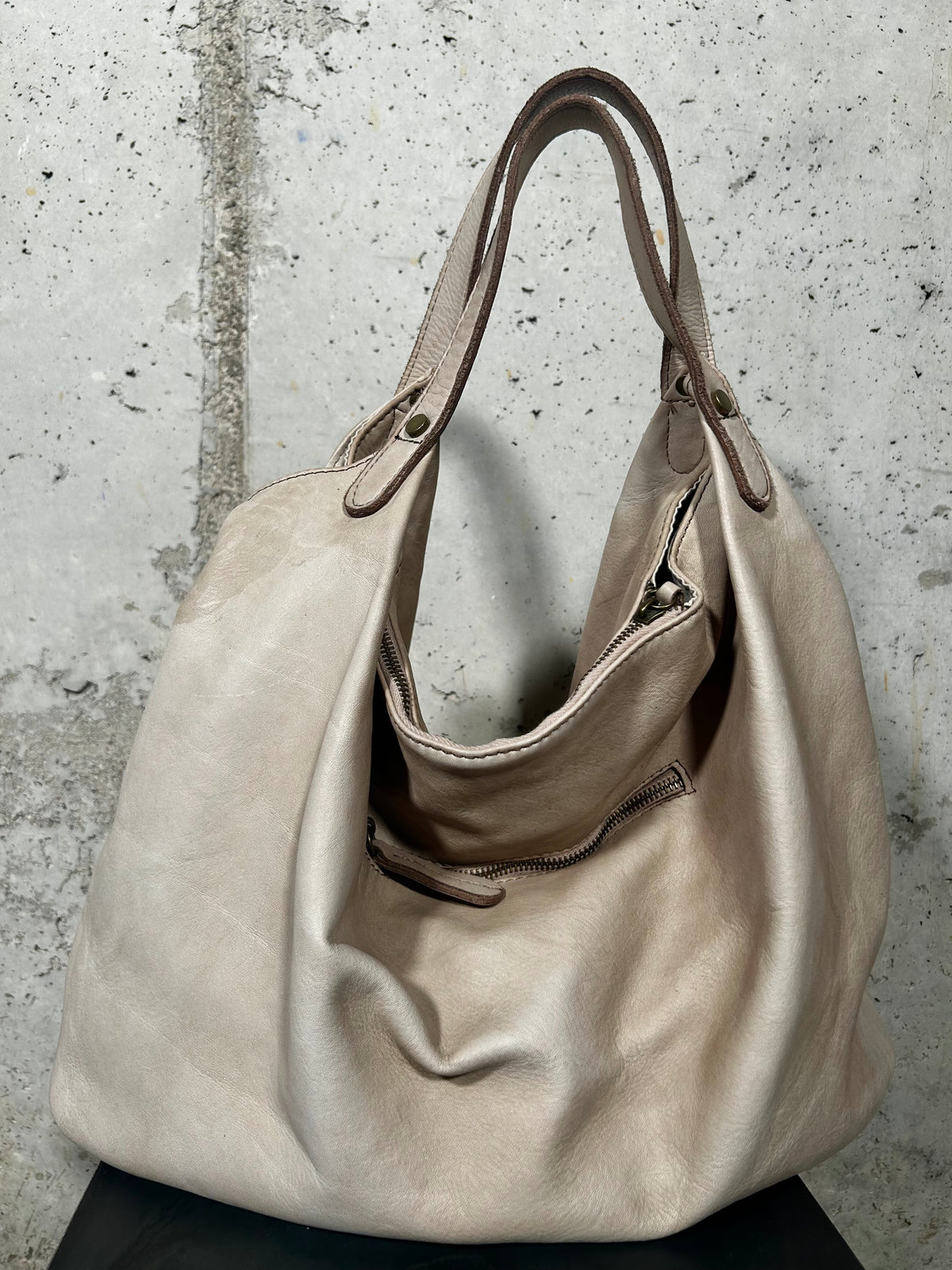 Bolso hobo de piel piedra Bardasú