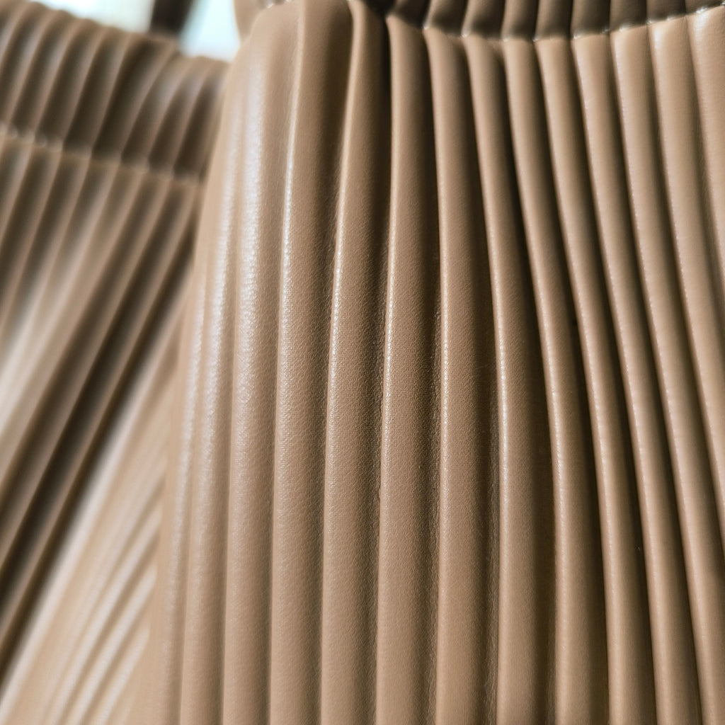 Bolso saco plisado beige Marco Nicoli