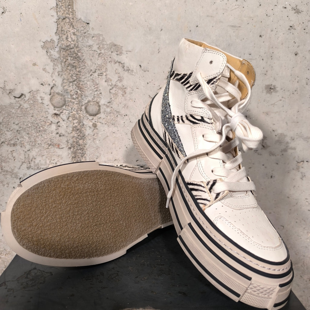 Zapatilla con plataforma blanca y cebra Bardasú