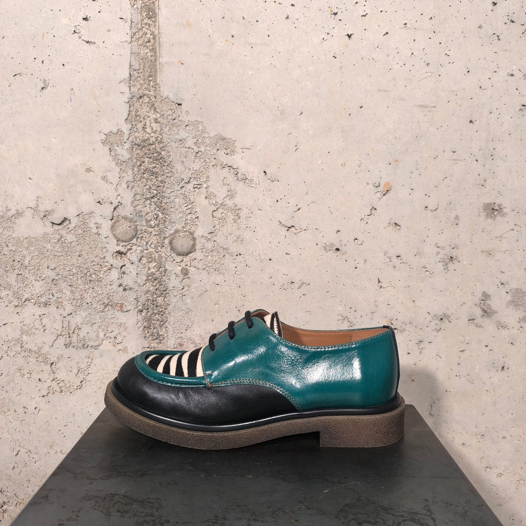 Zapato de cordones verde petróleo y cebra Nemonic