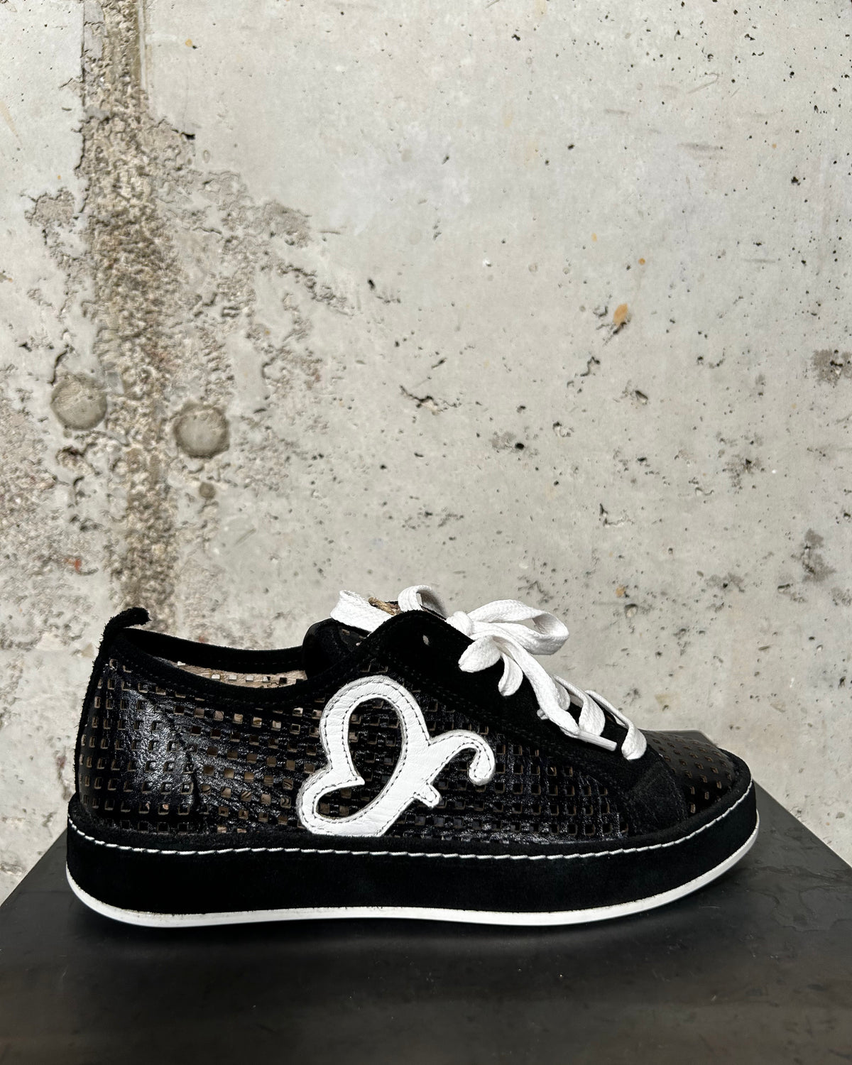 Zapatilla calada negra Felmini