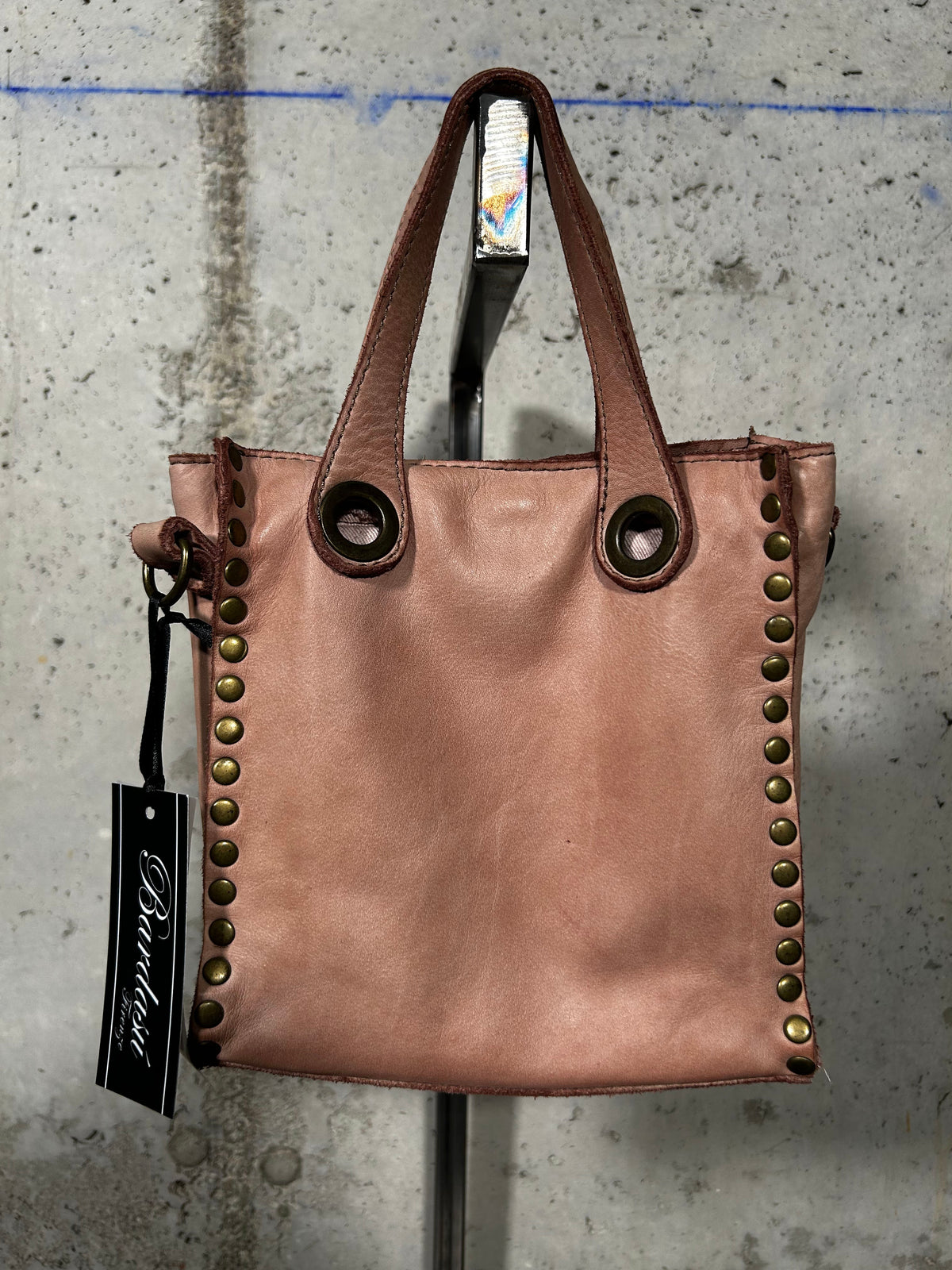 Bolso tote con tachuelas rosa Bardasú