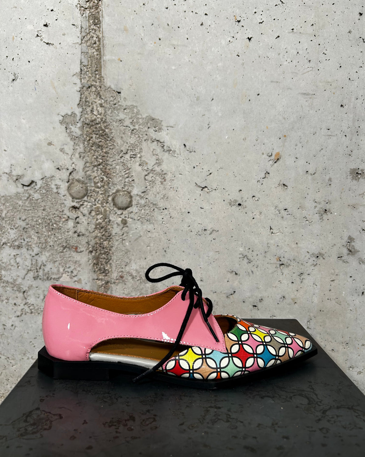 Zapato calado rosa multicolor Bardasú