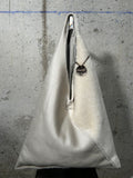 Bolso triangular de borrego marfil Alex Max