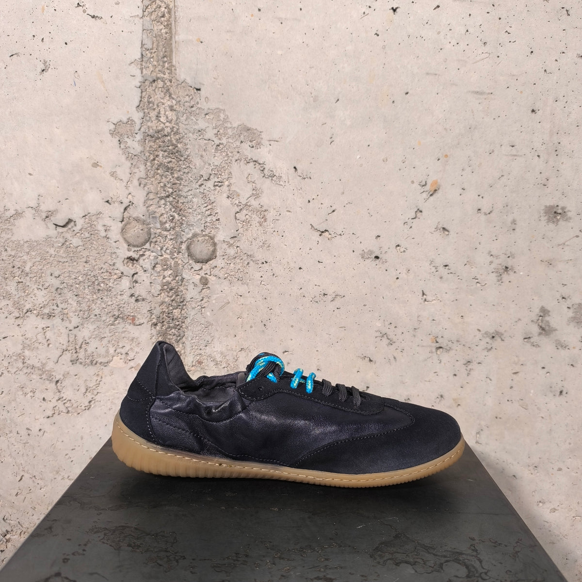 Zapatilla deportiva negra Felmini