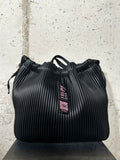 Bolso saco plisado negro Marco Nicoli